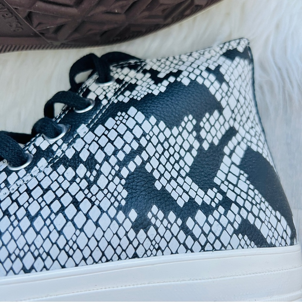 NWT Converse Chuck 70 Hi Women’s Shoes - Picture 3 of 8